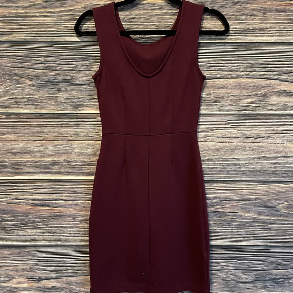 Forever 21 Maroon Fitted Dress - Picture 2 of 3